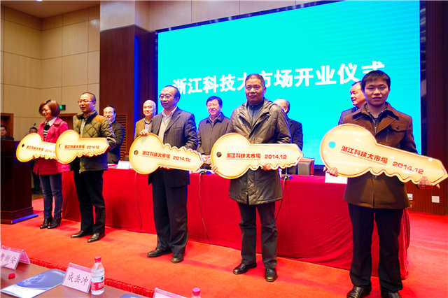 接受毛省長、周廳長授牌