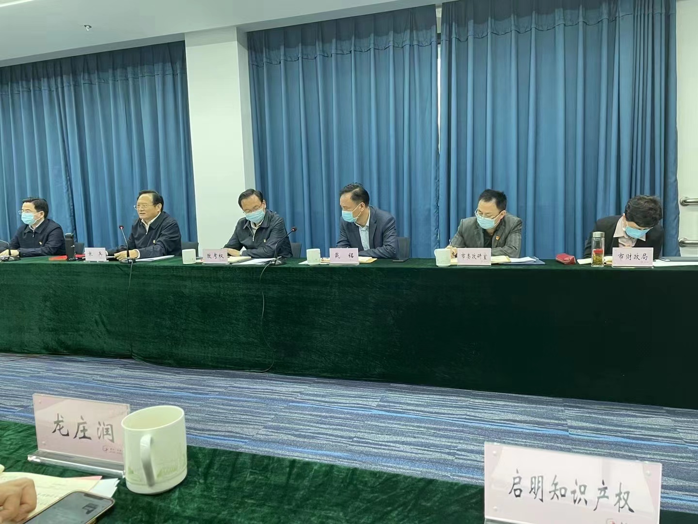 嘉興市委書記張兵調(diào)研服務(wù)業(yè)，我司總經(jīng)理沈杰做代表發(fā)言