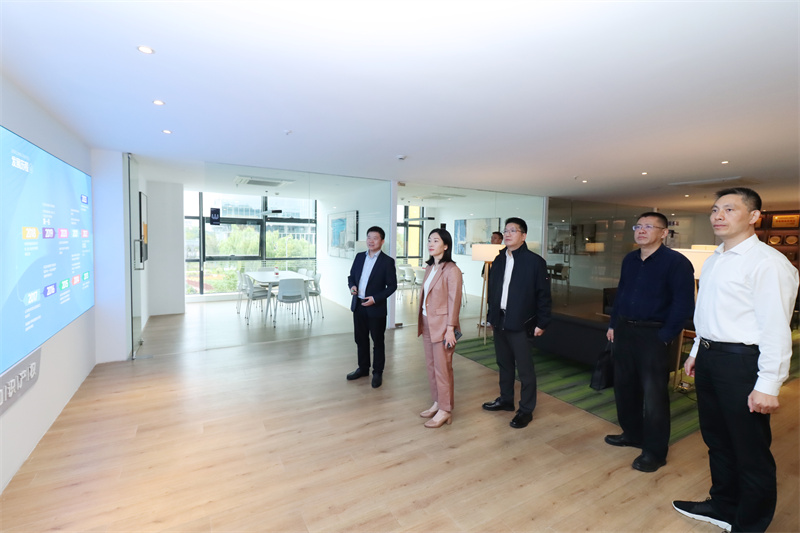 嘉興市政協(xié)副主席周連昆蒞臨公司調研