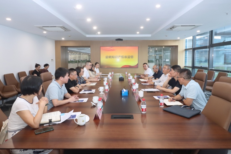 嘉興、包頭兩地政協(xié)領(lǐng)導(dǎo)蒞臨公司調(diào)研服務(wù)業(yè)發(fā)展